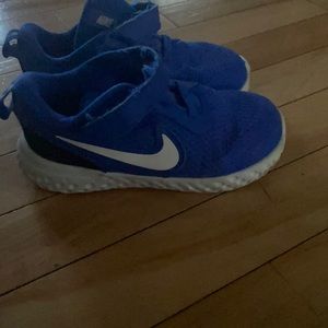 Nike boys sneaker